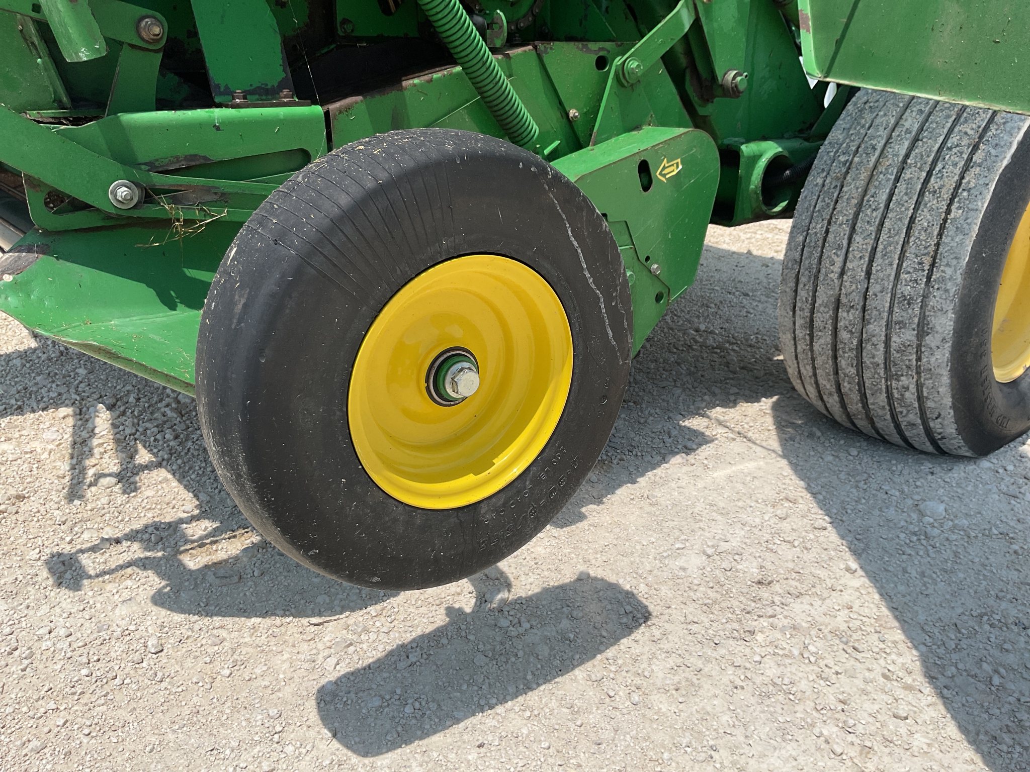 2007 John Deere 568 Image 29