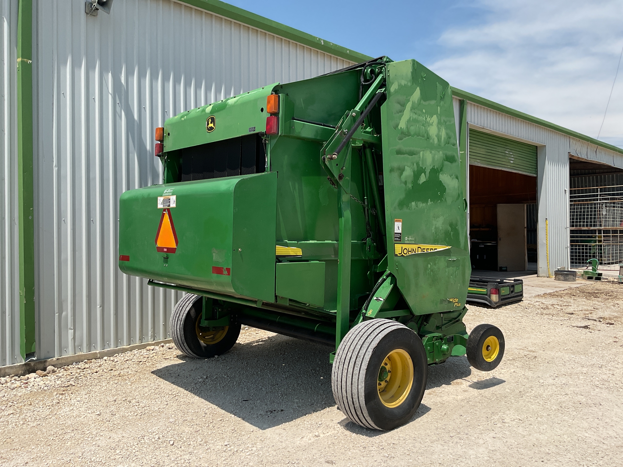 2007 John Deere 568 Image 6