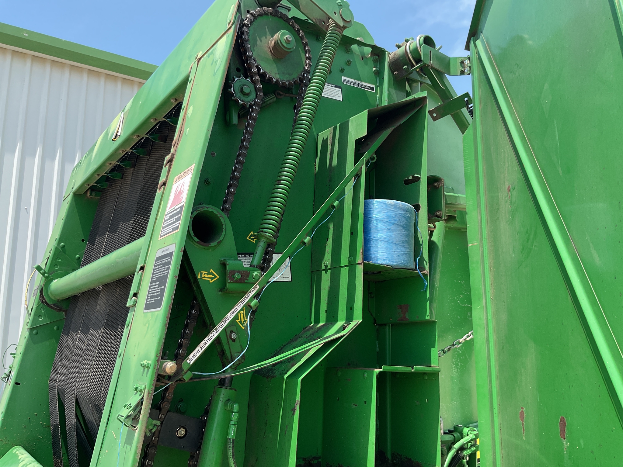 2007 John Deere 568 Image 12