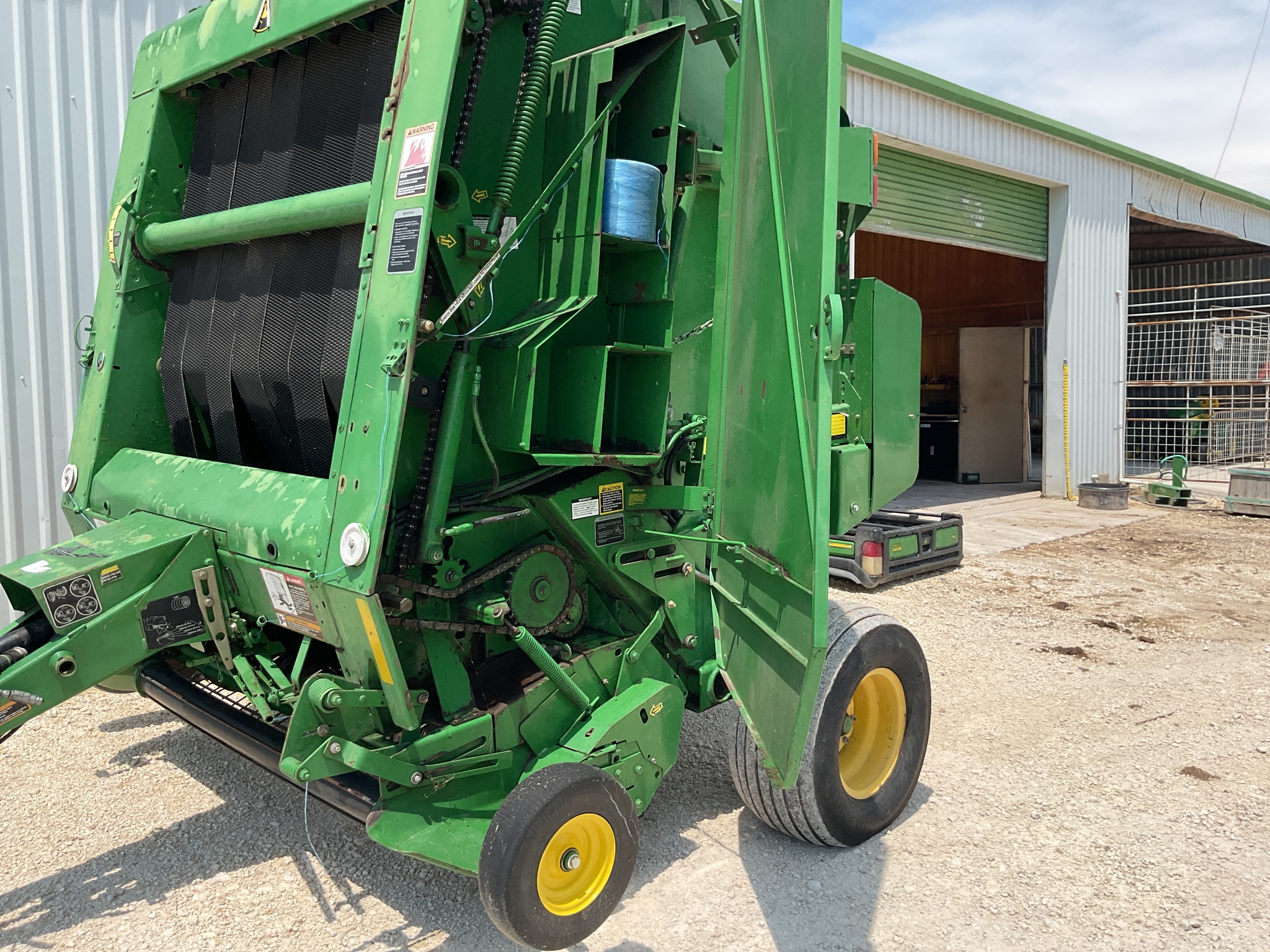 2007 John Deere 568 Image 11