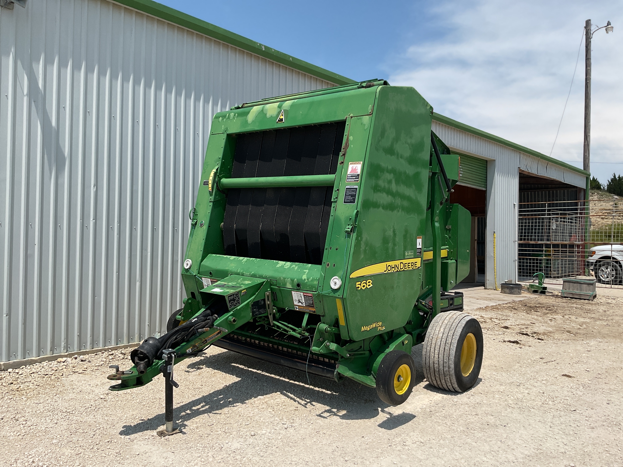 2007 John Deere 568 Image 2