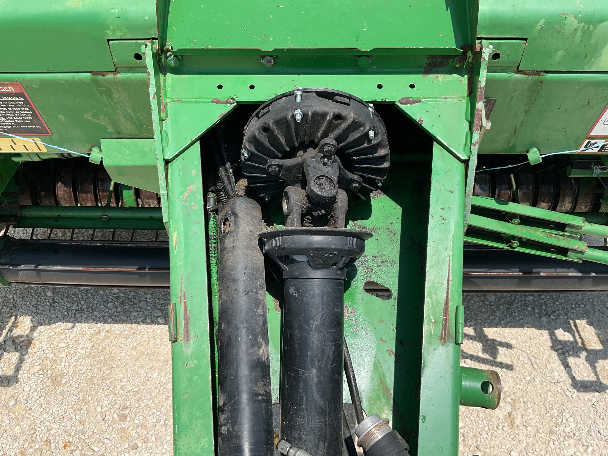 2007 John Deere 568 Image 32
