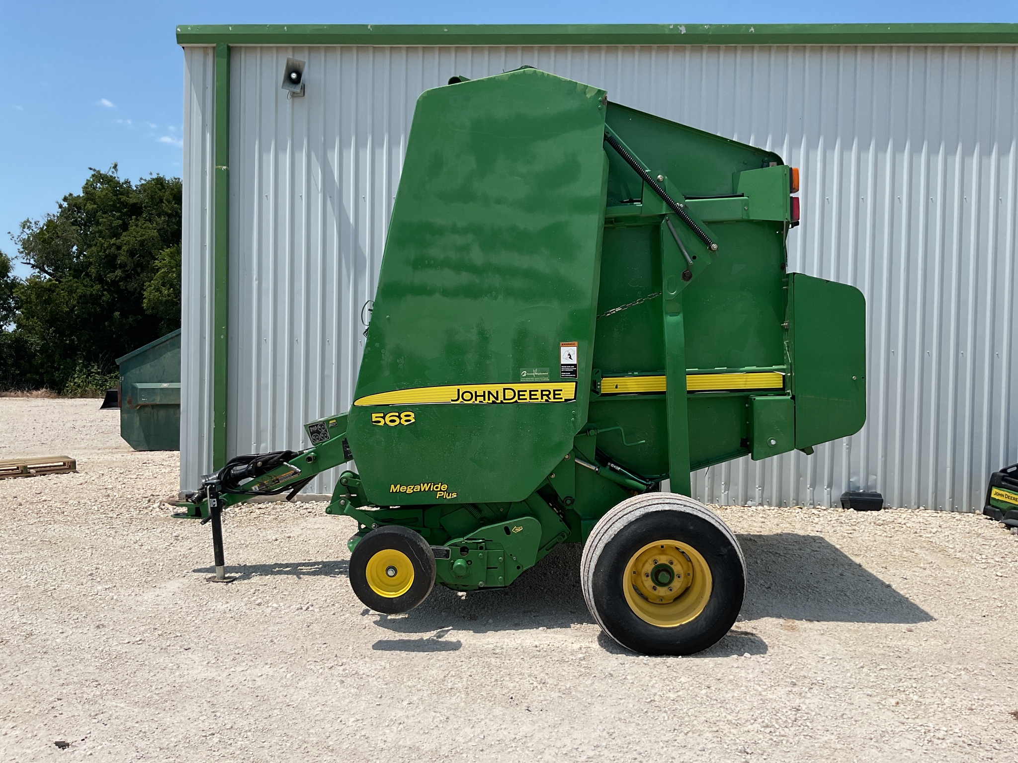 2007 John Deere 568 Image 1