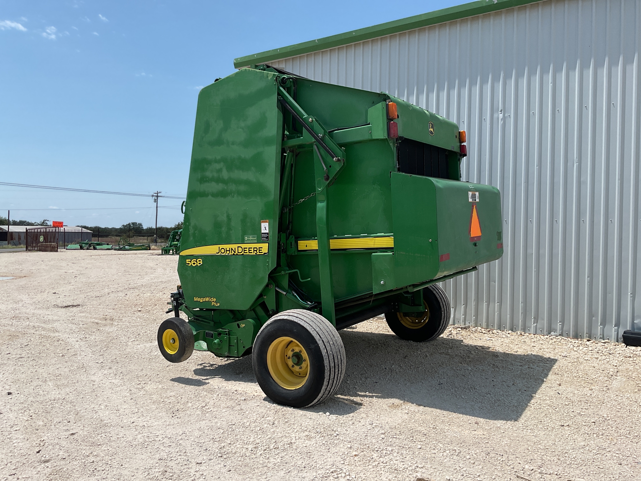 2007 John Deere 568 Image 3