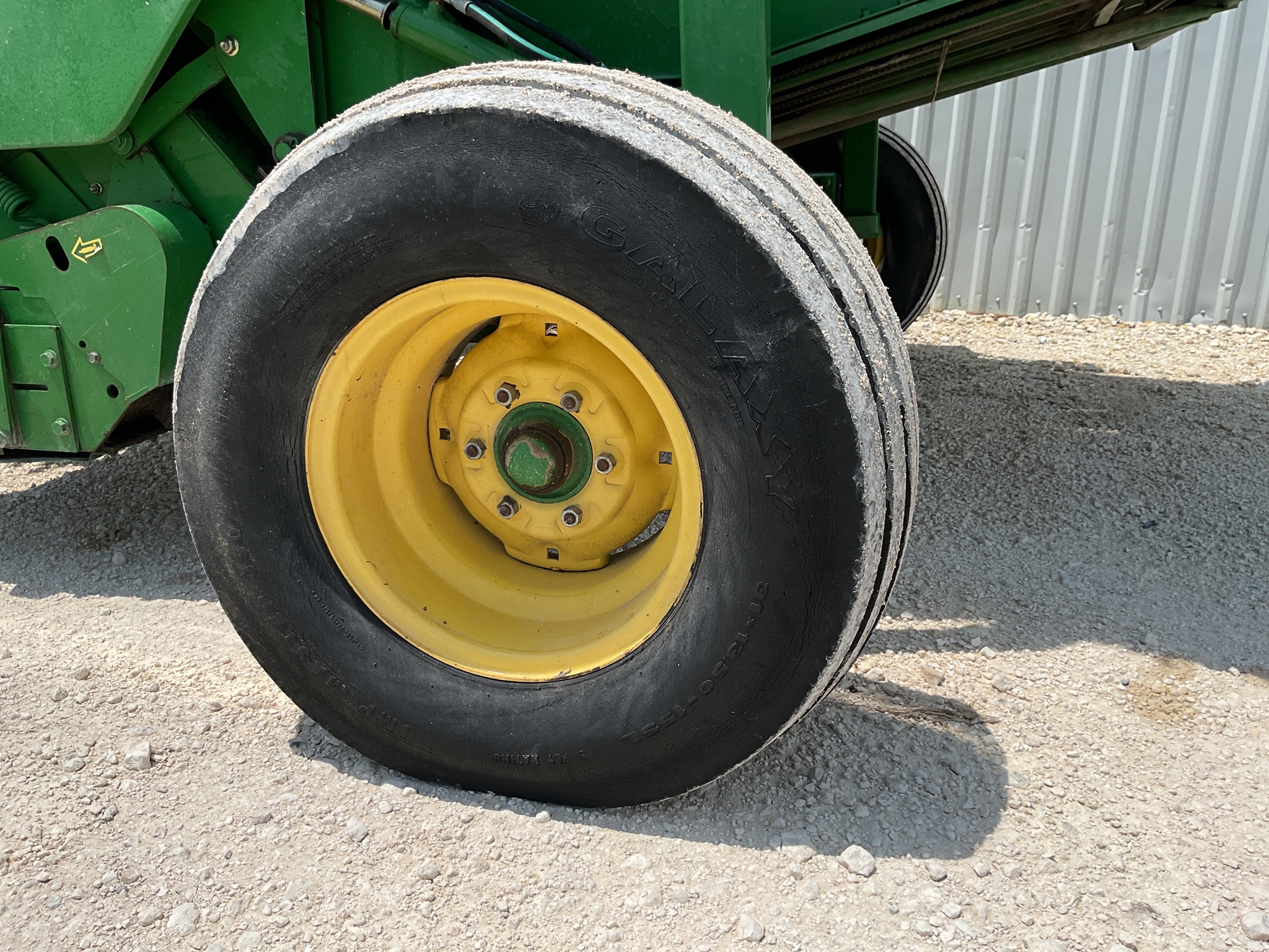 2007 John Deere 568 Image 33