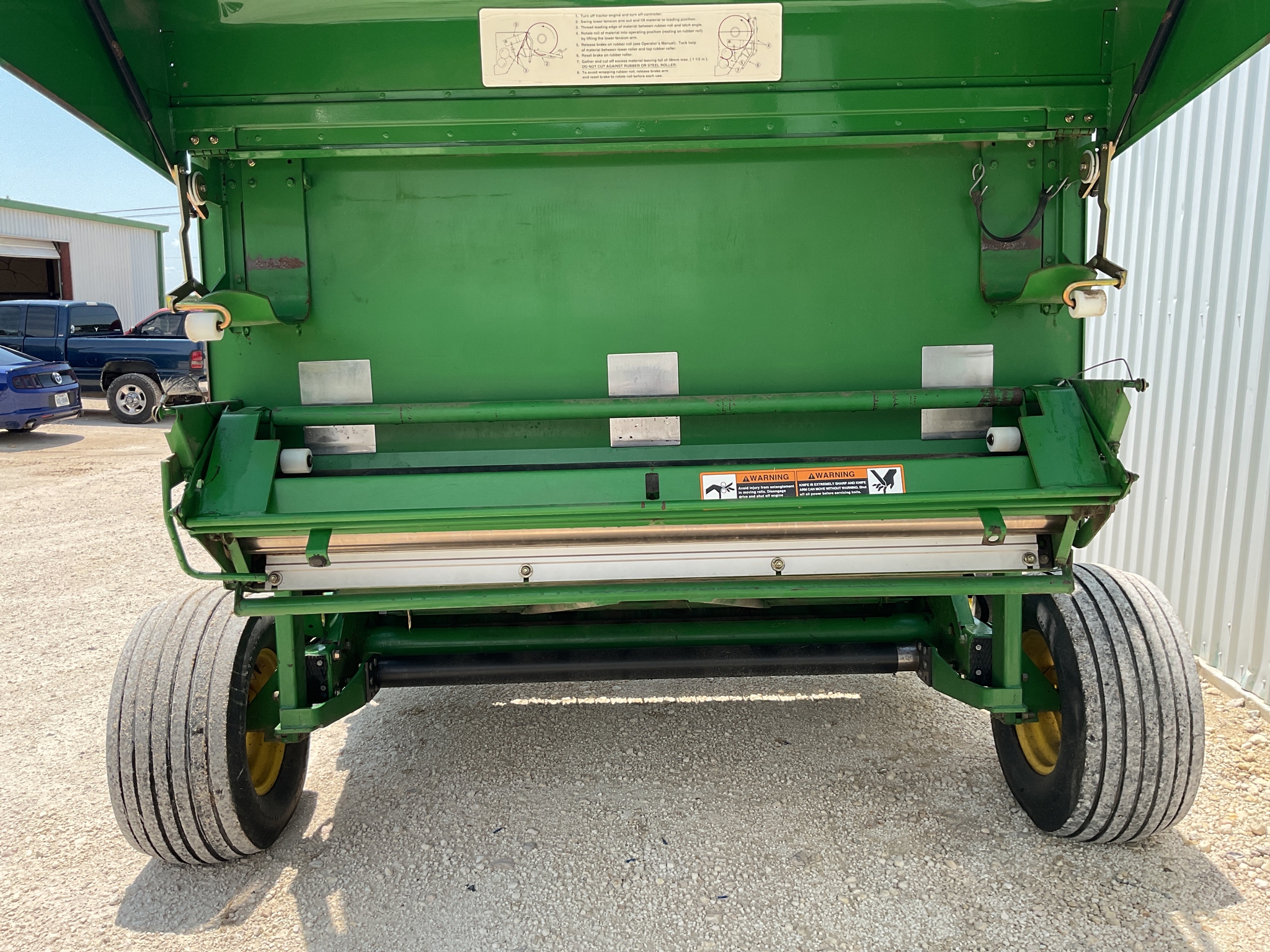 2007 John Deere 568 Image 9