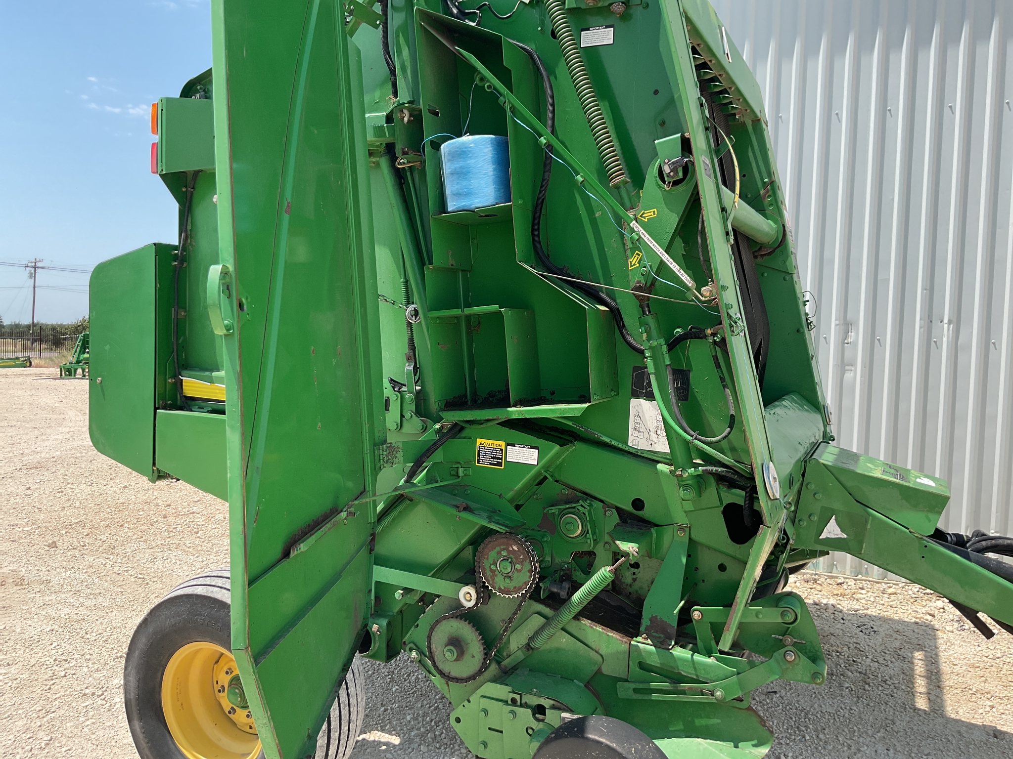 2007 John Deere 568 Image 14