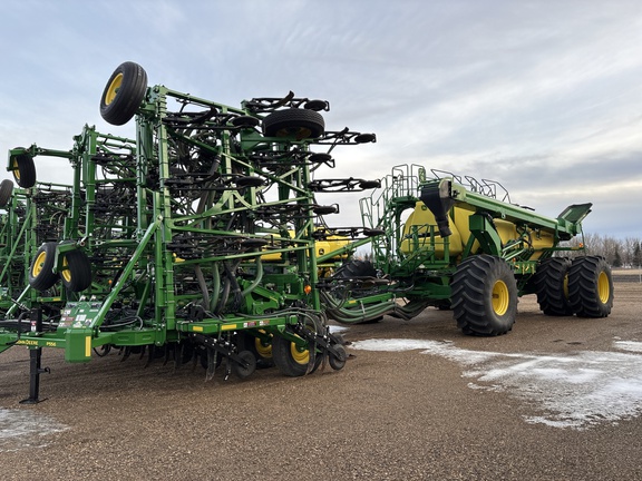 Used 2023 John Deere P556 Air Drills and Seeders at Horizon Ag & Turf in Lloydminster, AB - Photo3