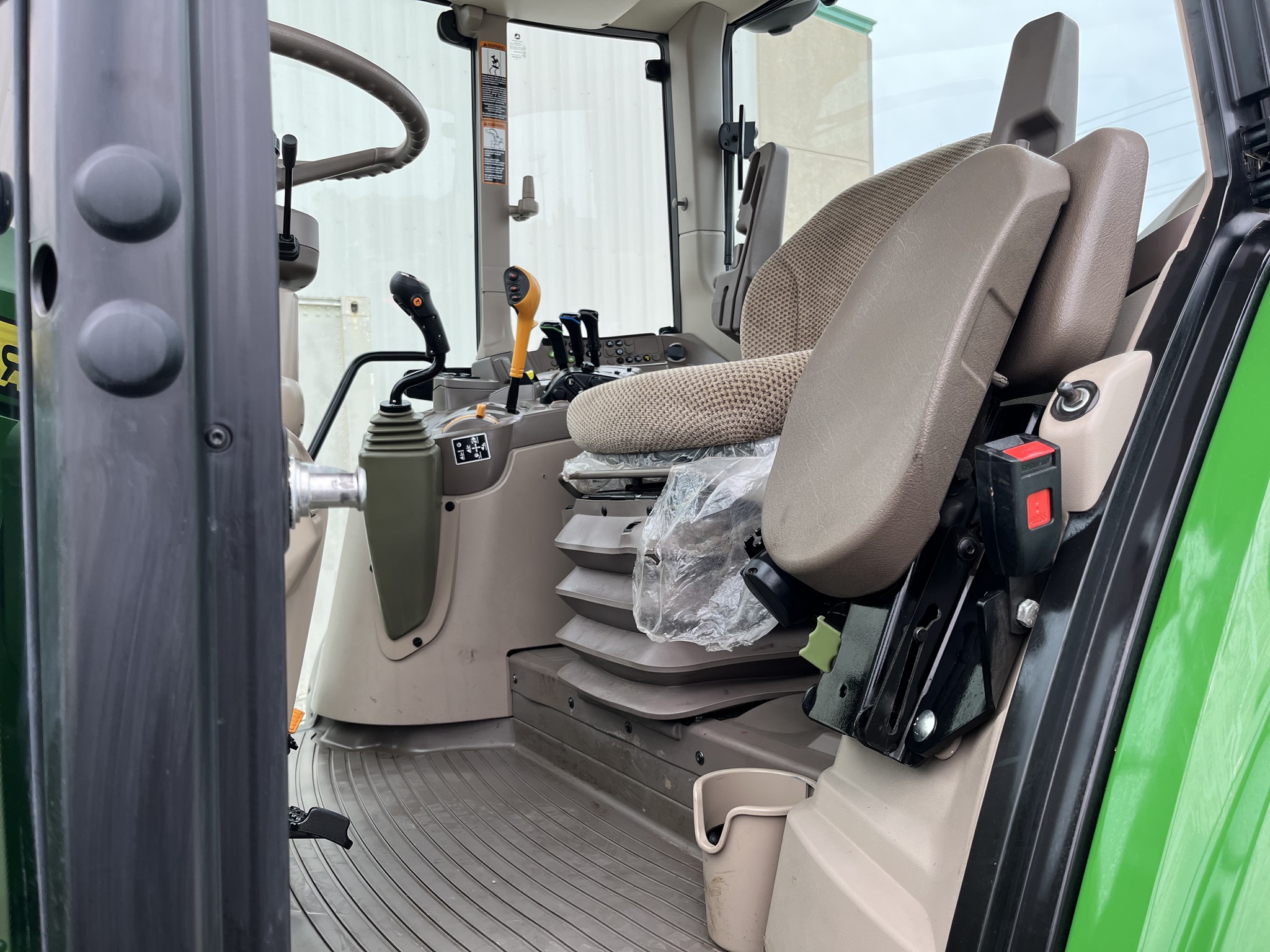 2024 John Deere 6120M Image 19