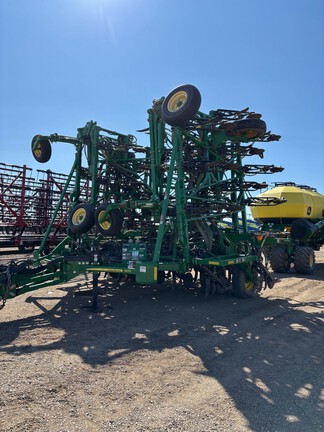 Used 2015 John Deere 1870 Air Drills and Seeders at Horizon Ag & Turf in Lloydminster, AB - Photo3