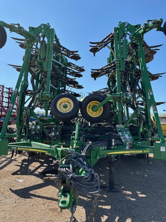 Used 2015 John Deere 1870 Air Drills and Seeders at Horizon Ag & Turf in Lloydminster, AB - Photo4