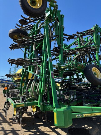Used 2015 John Deere 1870 Air Drills and Seeders at Horizon Ag & Turf in Lloydminster, AB - Photo5