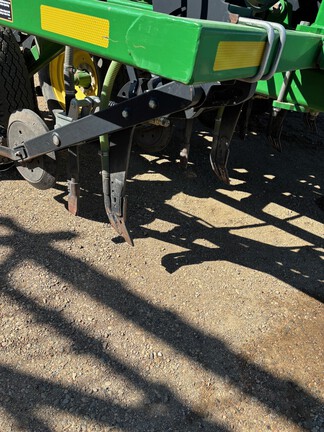 Used 2015 John Deere 1870 Air Drills and Seeders at Horizon Ag & Turf in Lloydminster, AB - Photo6