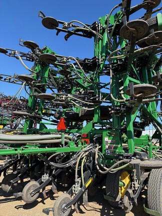 Used 2015 John Deere 1870 Air Drills and Seeders at Horizon Ag & Turf in Lloydminster, AB - Photo8