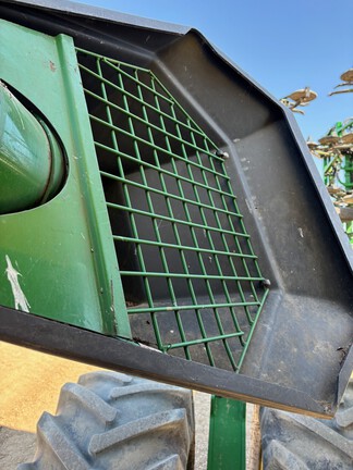 Used 2015 John Deere 1870 Air Drills and Seeders at Horizon Ag & Turf in Lloydminster, AB - Photo9