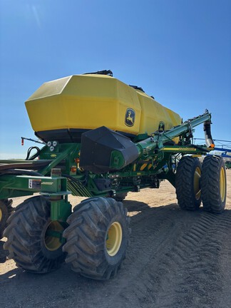 Used 2015 John Deere 1870 Air Drills and Seeders at Horizon Ag & Turf in Lloydminster, AB - Photo10