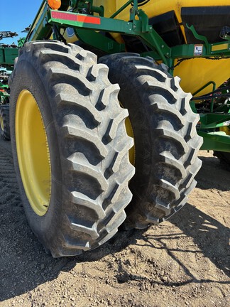 Used 2015 John Deere 1870 Air Drills and Seeders at Horizon Ag & Turf in Lloydminster, AB - Photo13
