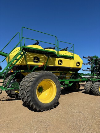 Used 2015 John Deere 1870 Air Drills and Seeders at Horizon Ag & Turf in Lloydminster, AB - Photo14