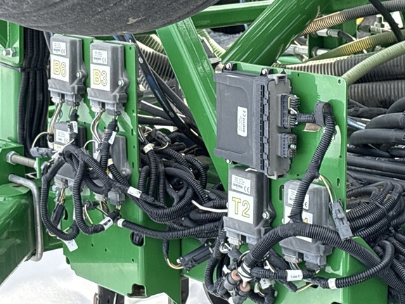 Used 2015 John Deere 1870 Air Drills and Seeders at Horizon Ag & Turf in Lloydminster, AB - Photo25