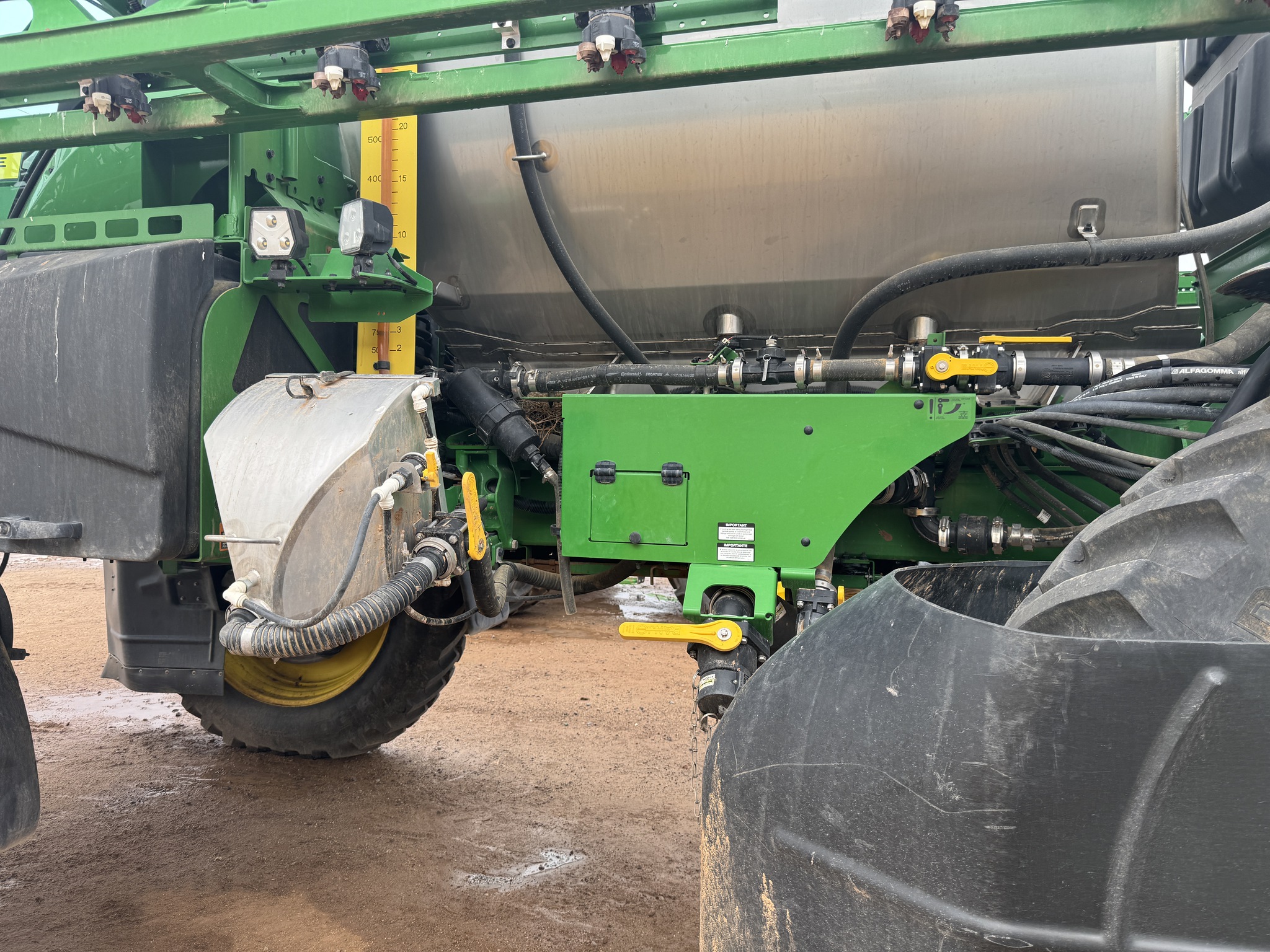 2024 John Deere 616R Image 9