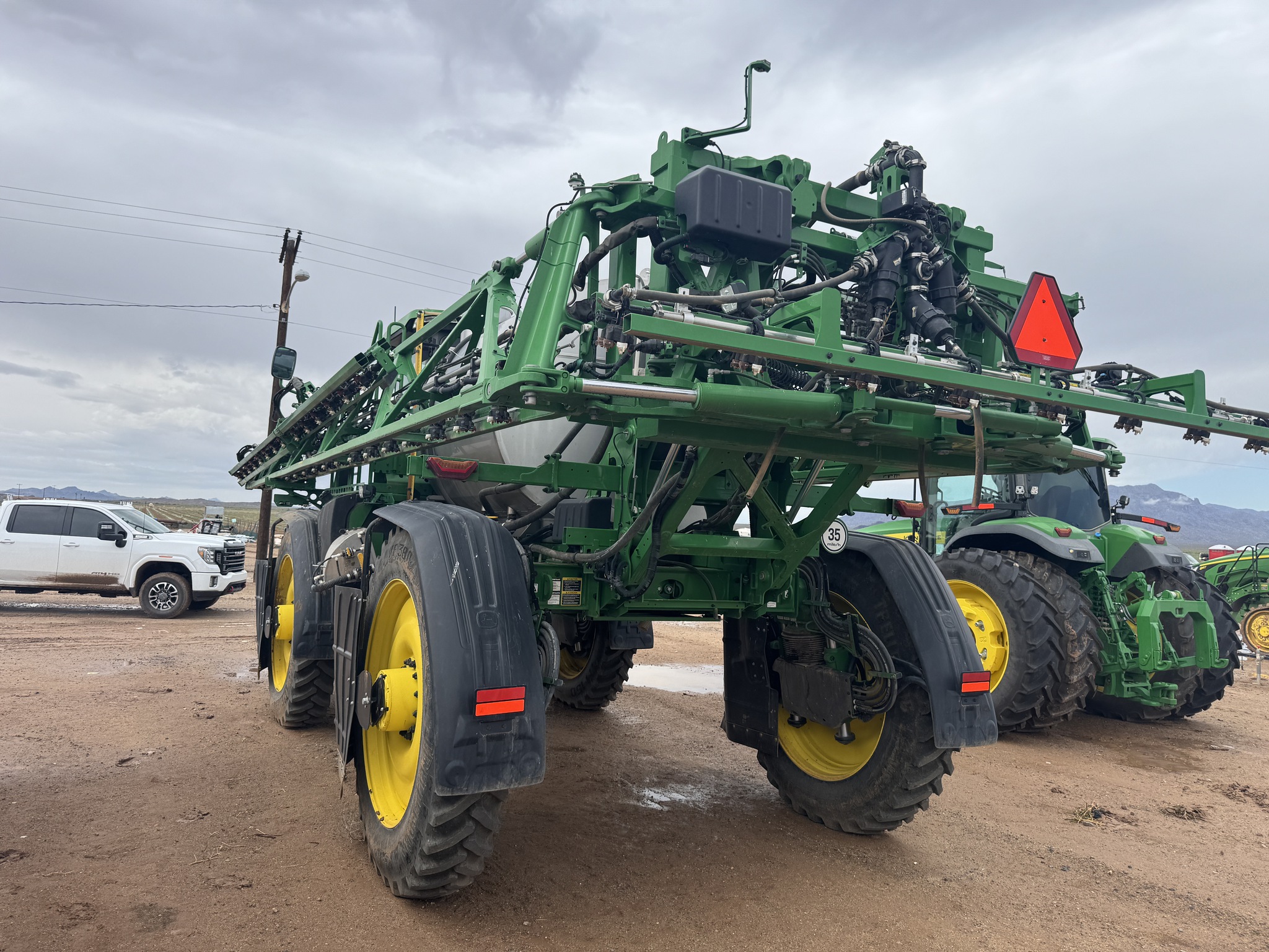 2024 John Deere 616R Image 4