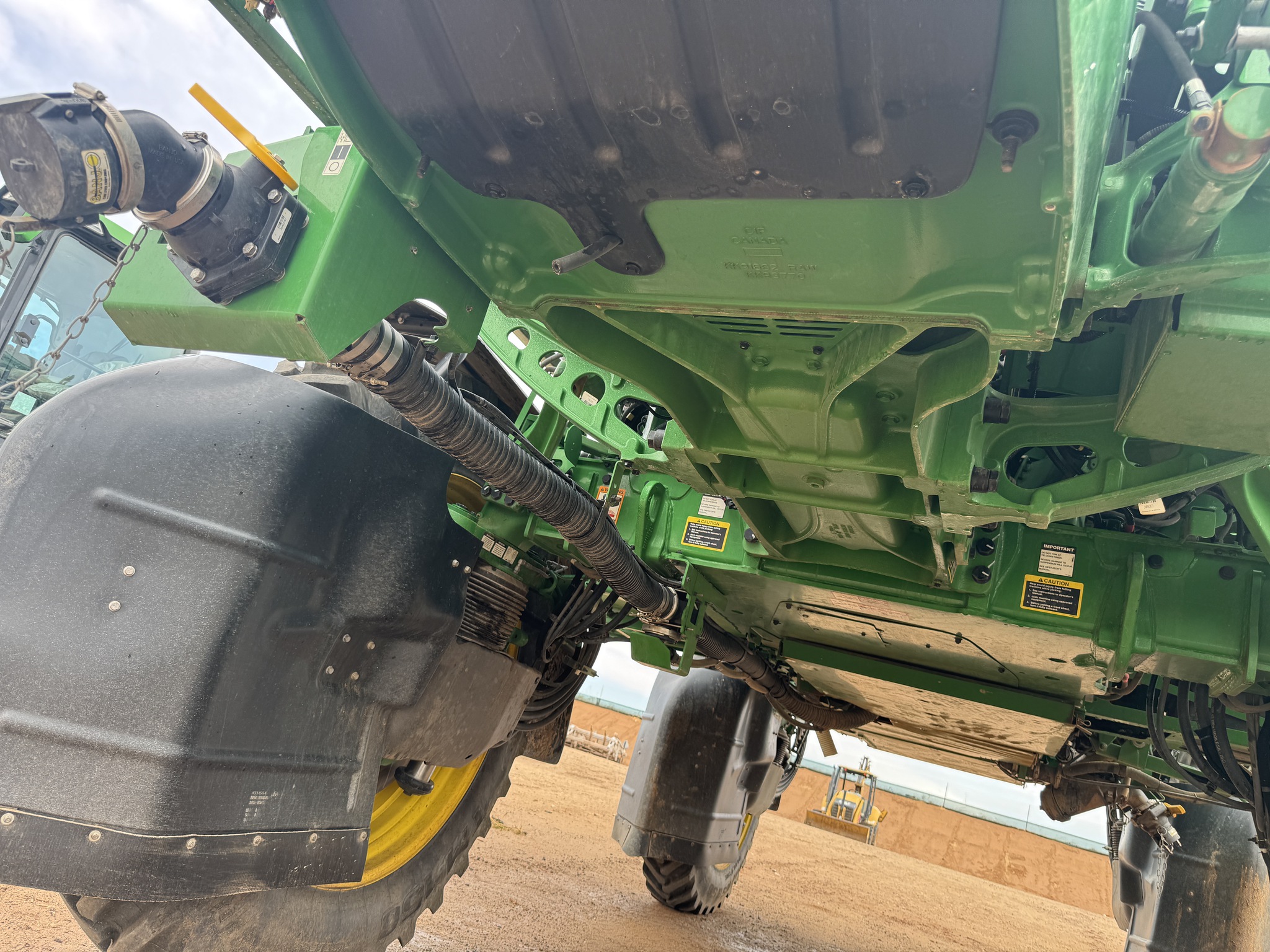 2024 John Deere 616R Image 8