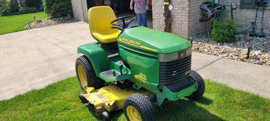 1999 John Deere 345 Image 12