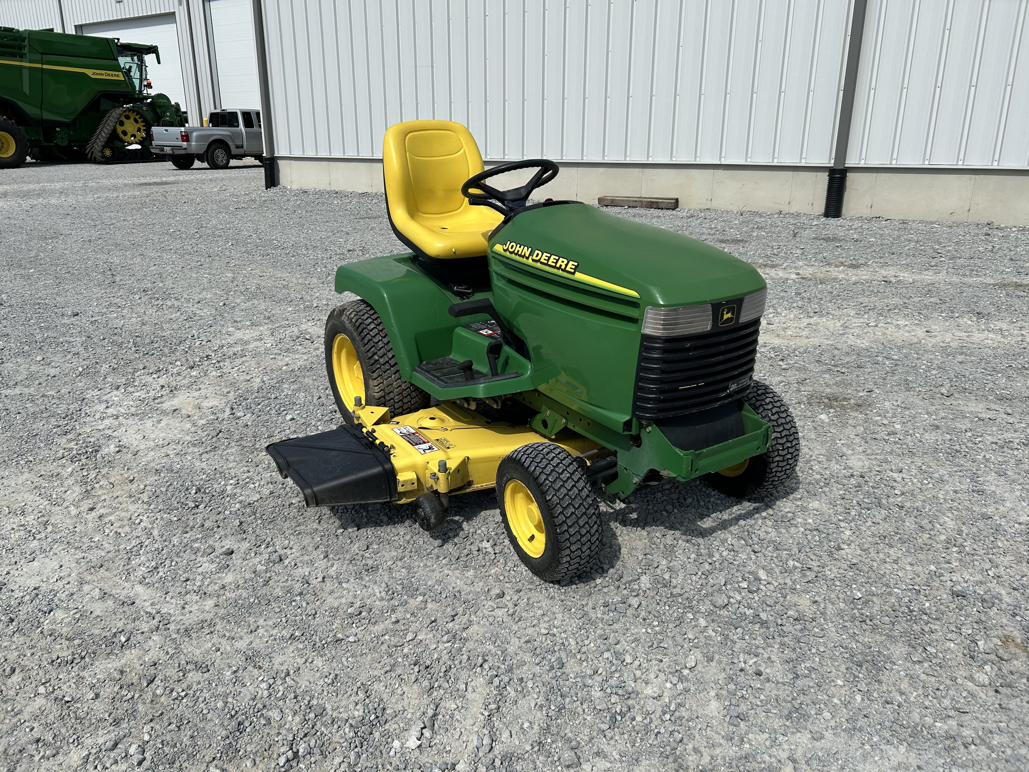 1999 John Deere 345 Image 2