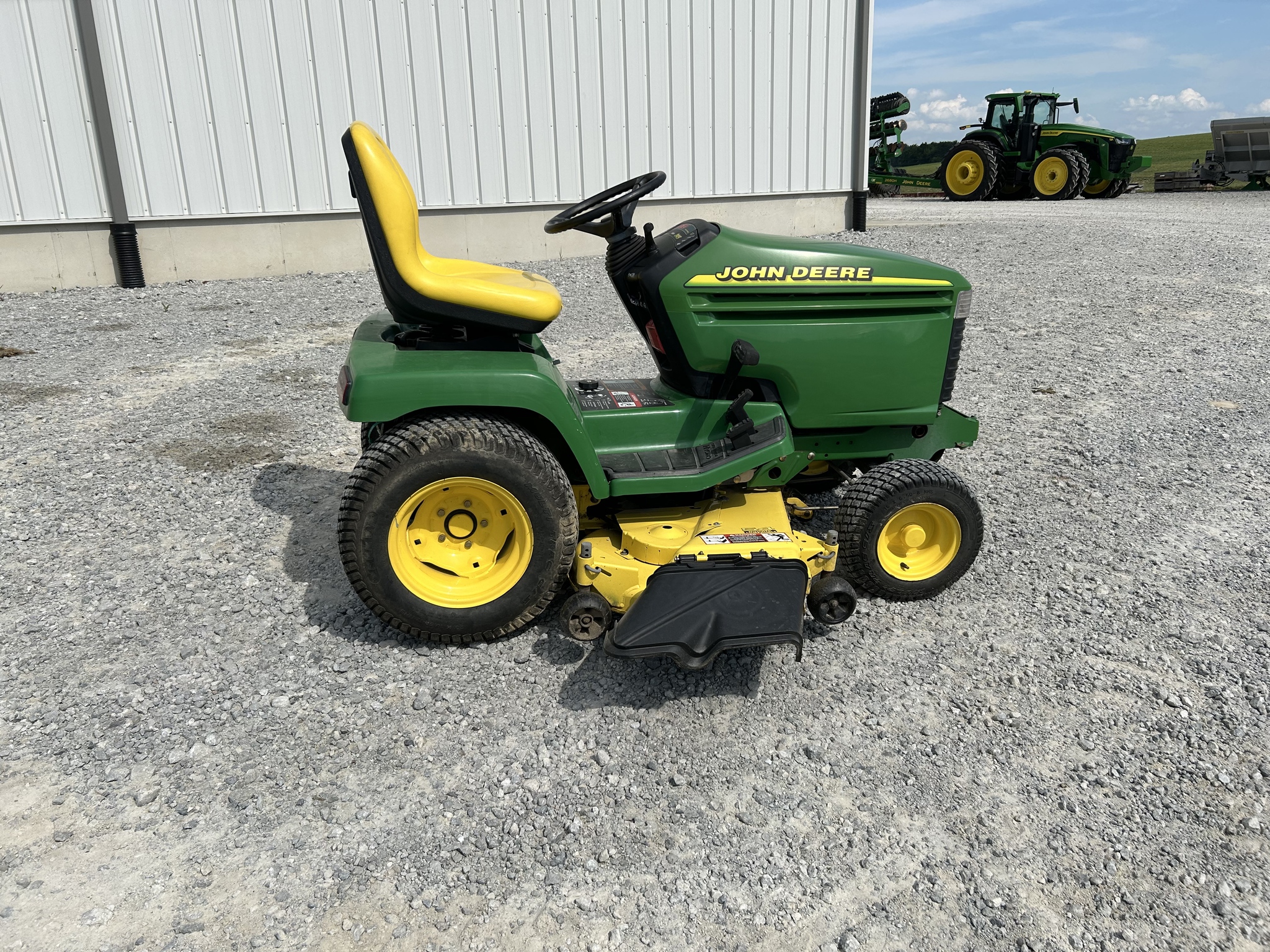 1999 John Deere 345 Image 8