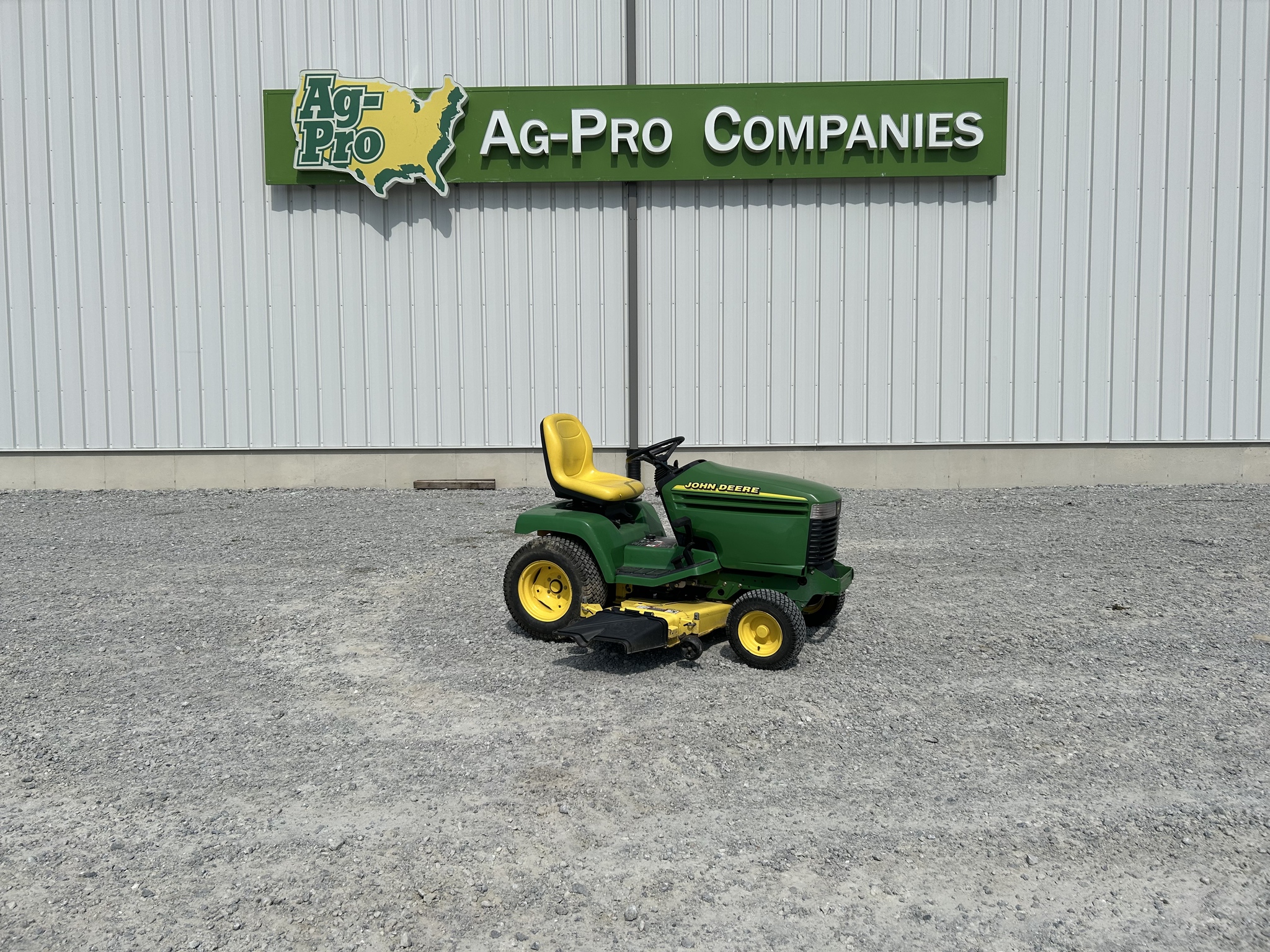 1999 John Deere 345 Image 1