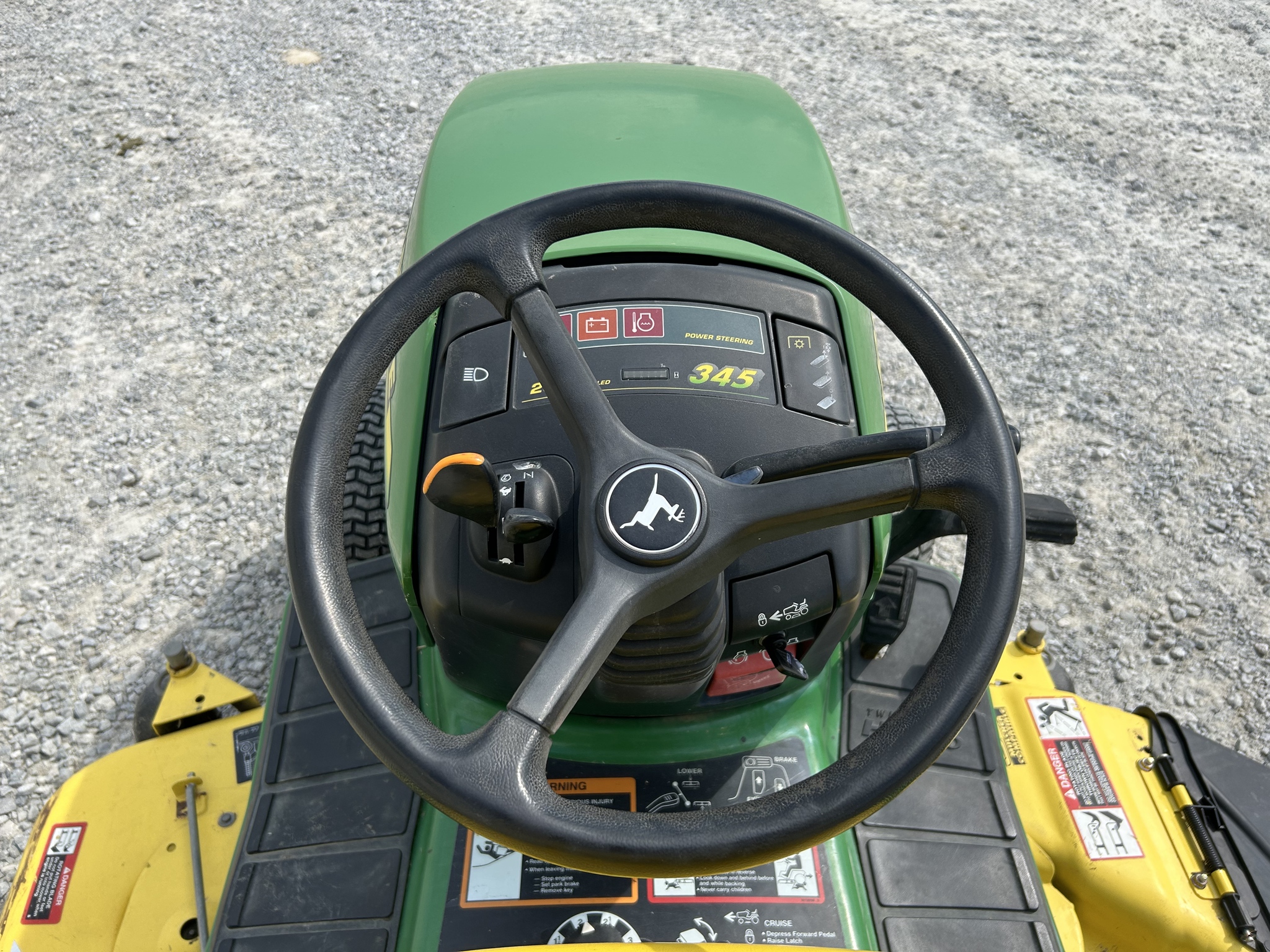 1999 John Deere 345 Image 9