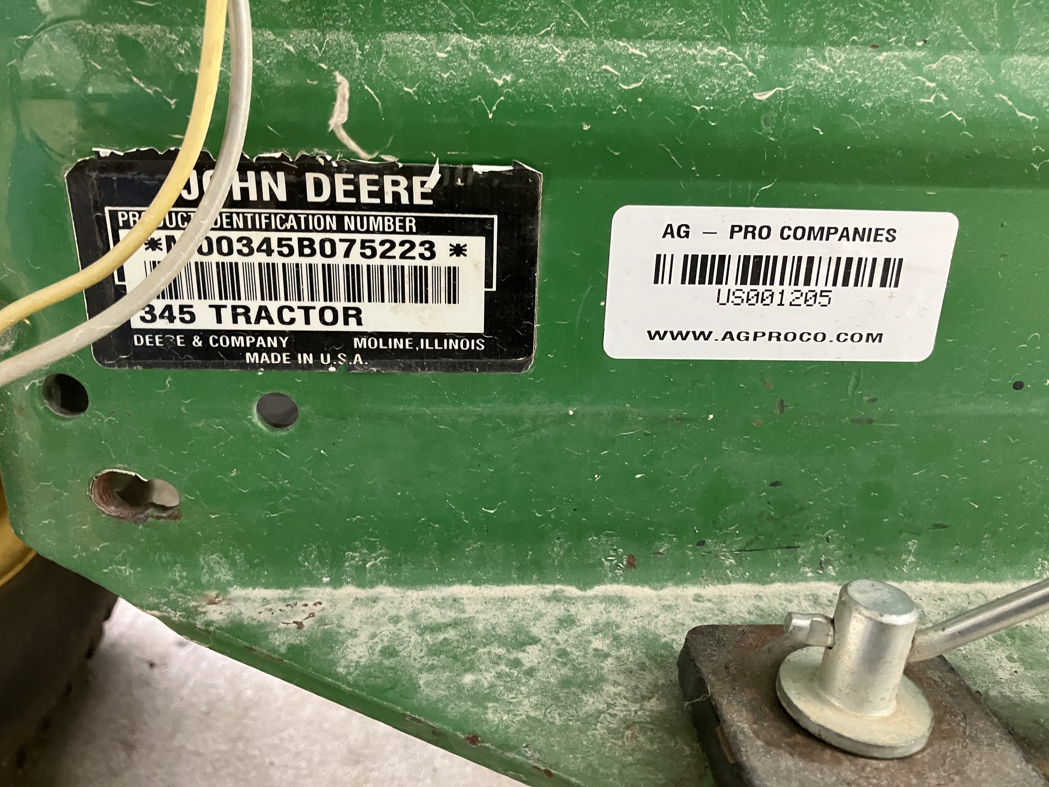 1999 John Deere 345 Image 18
