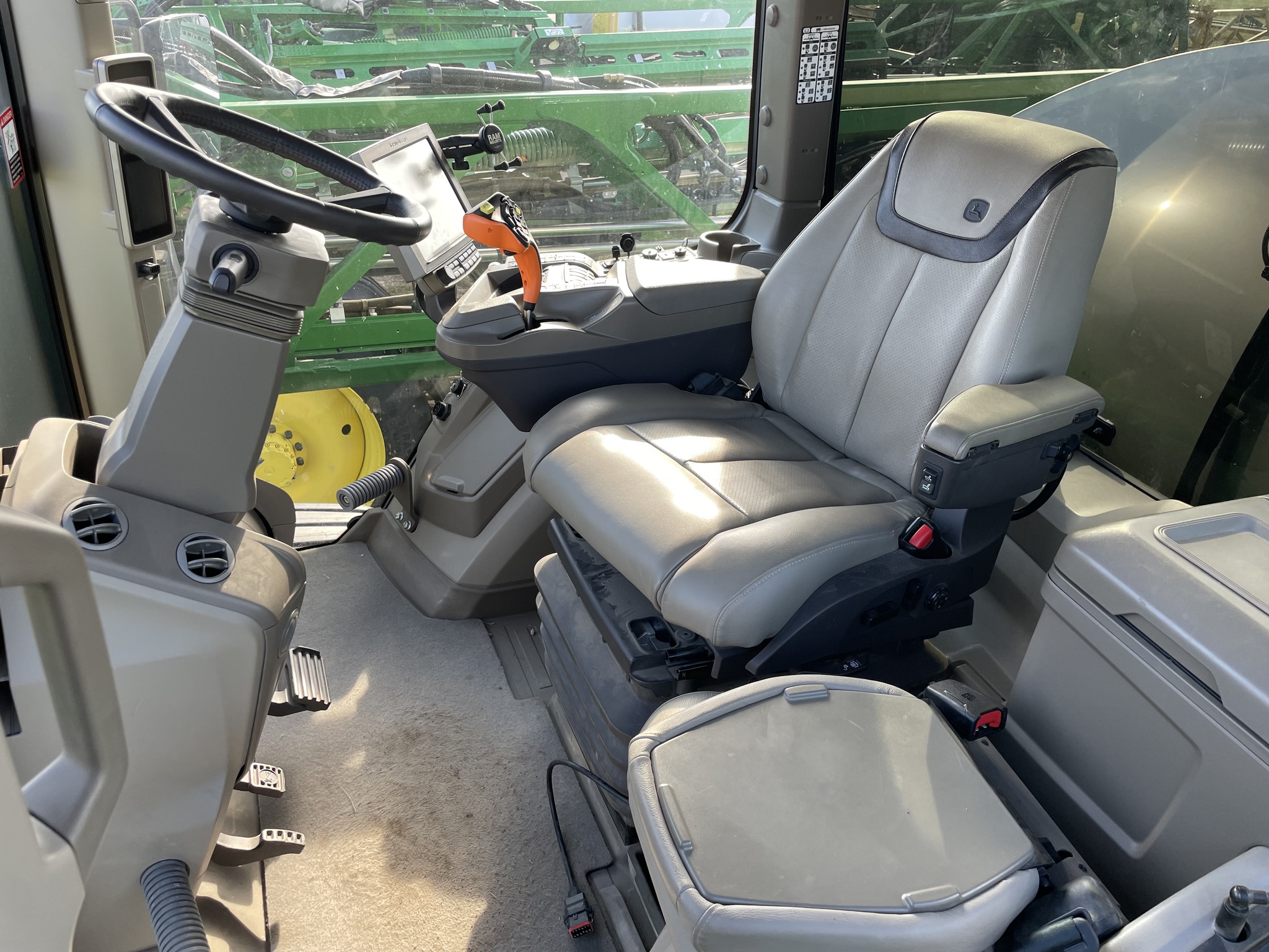 2022 John Deere 410R Image 11