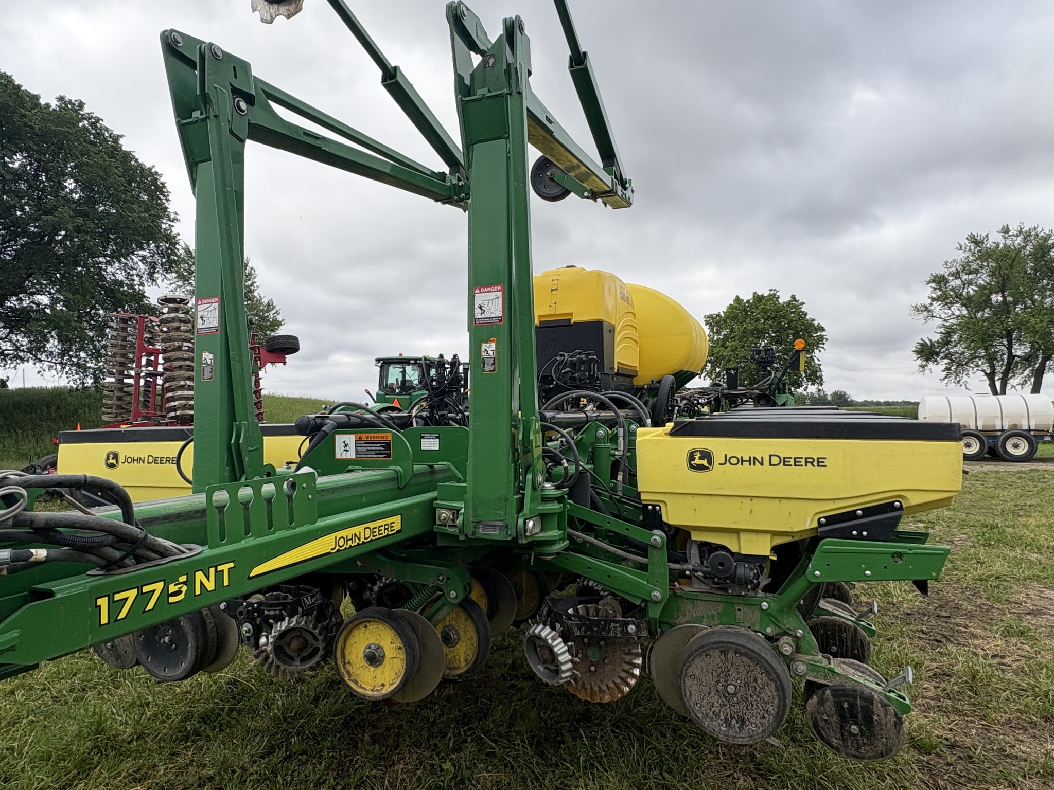 2015 John Deere 1775NT Image 4