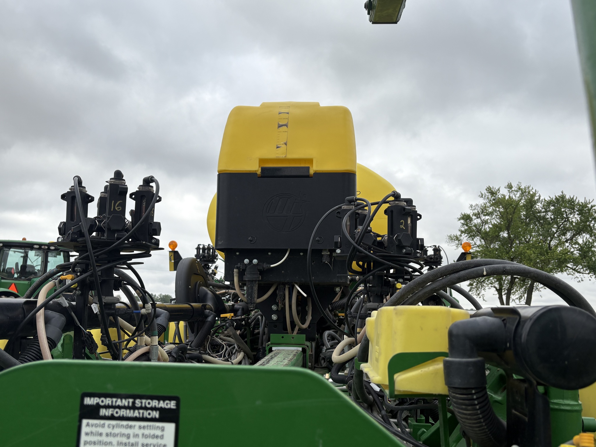 2015 John Deere 1775NT Image 12