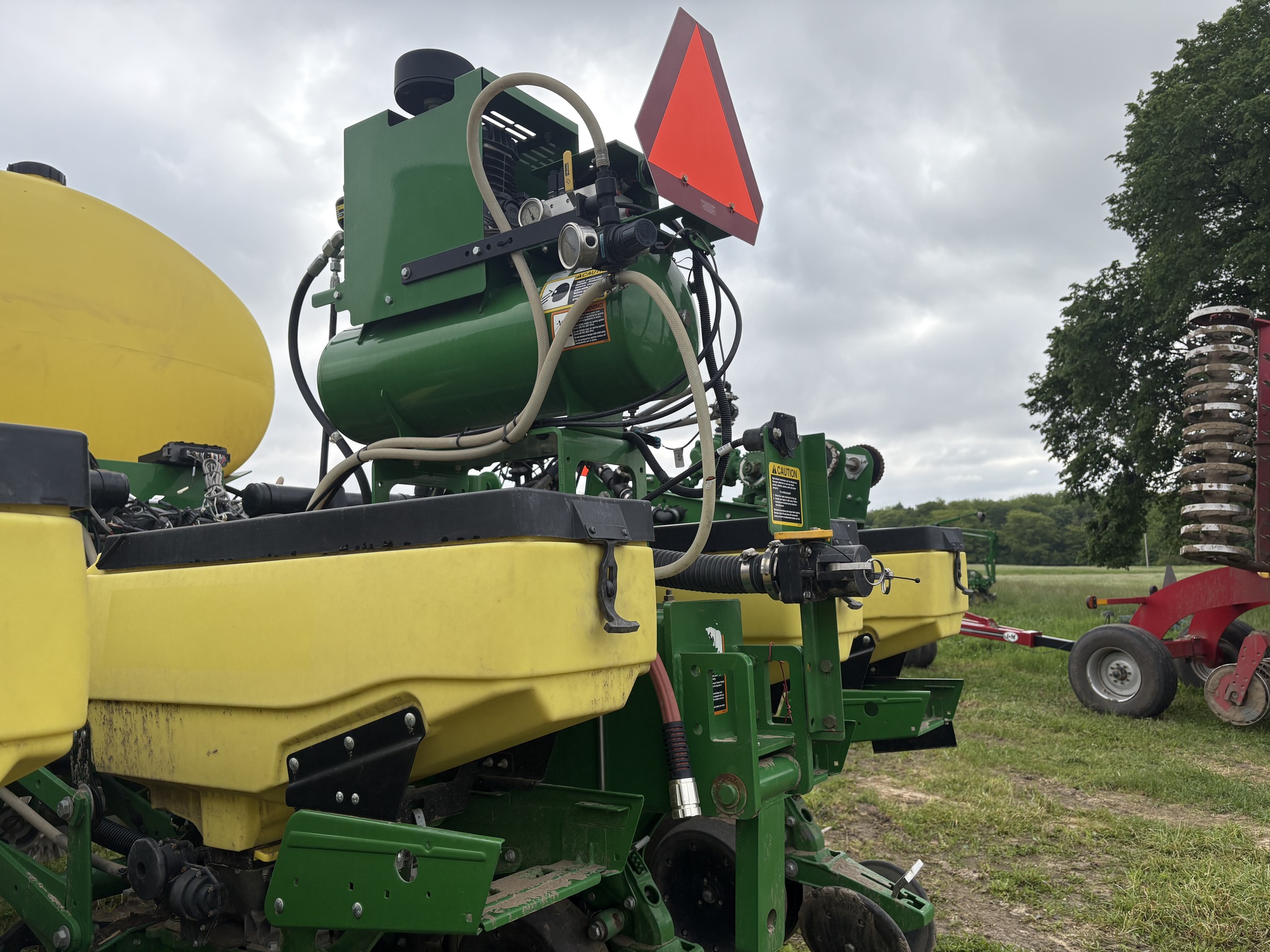 2015 John Deere 1775NT Image 26