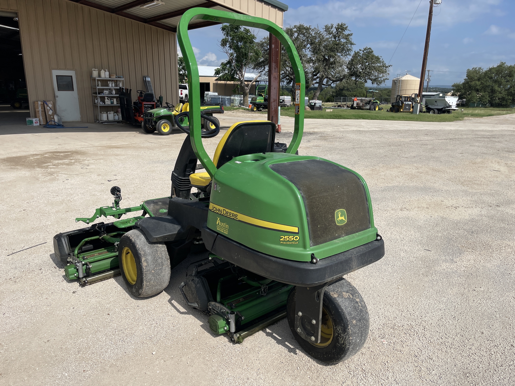 2022 John Deere 2550 Image 9