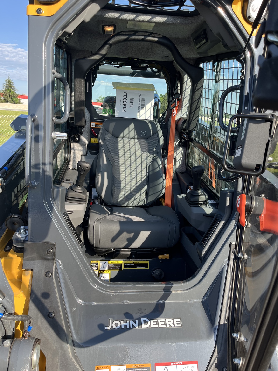 2025 John Deere 335 P Image 4