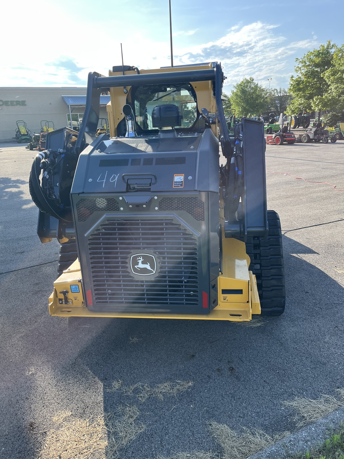 2025 John Deere 335 P Image 3