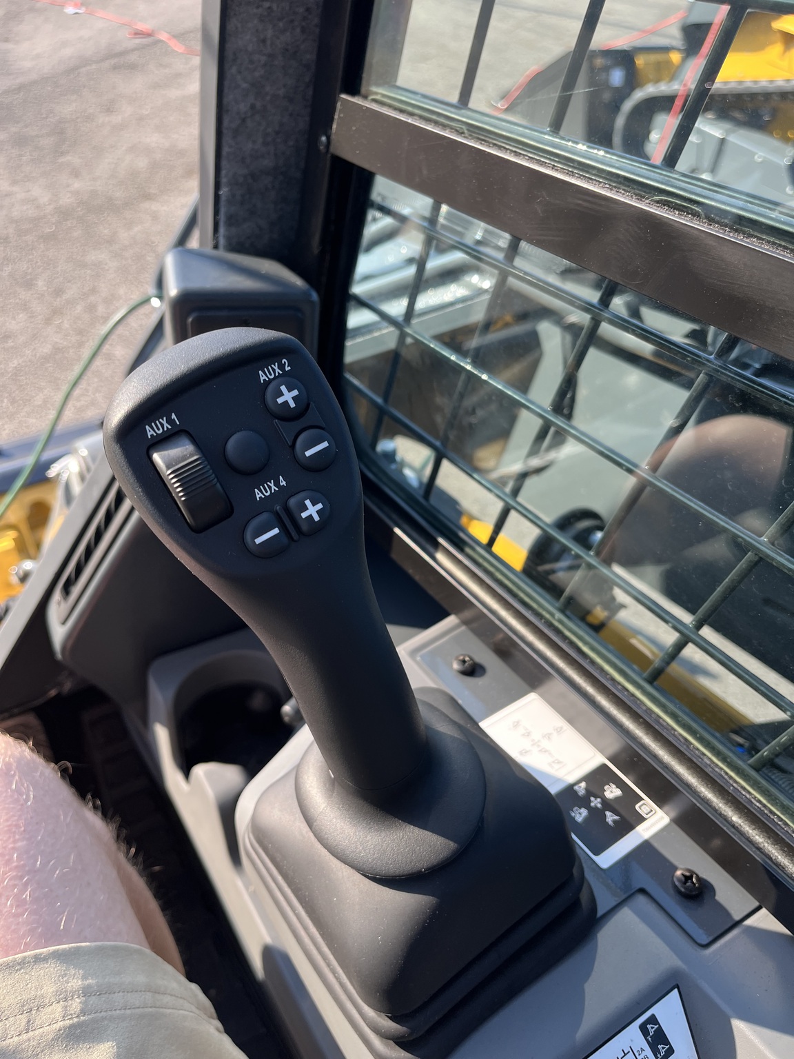 2025 John Deere 335 P Image 8