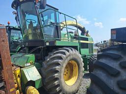 Forage Harvester-Self Propelled For Sale 2001 John Deere 6850 