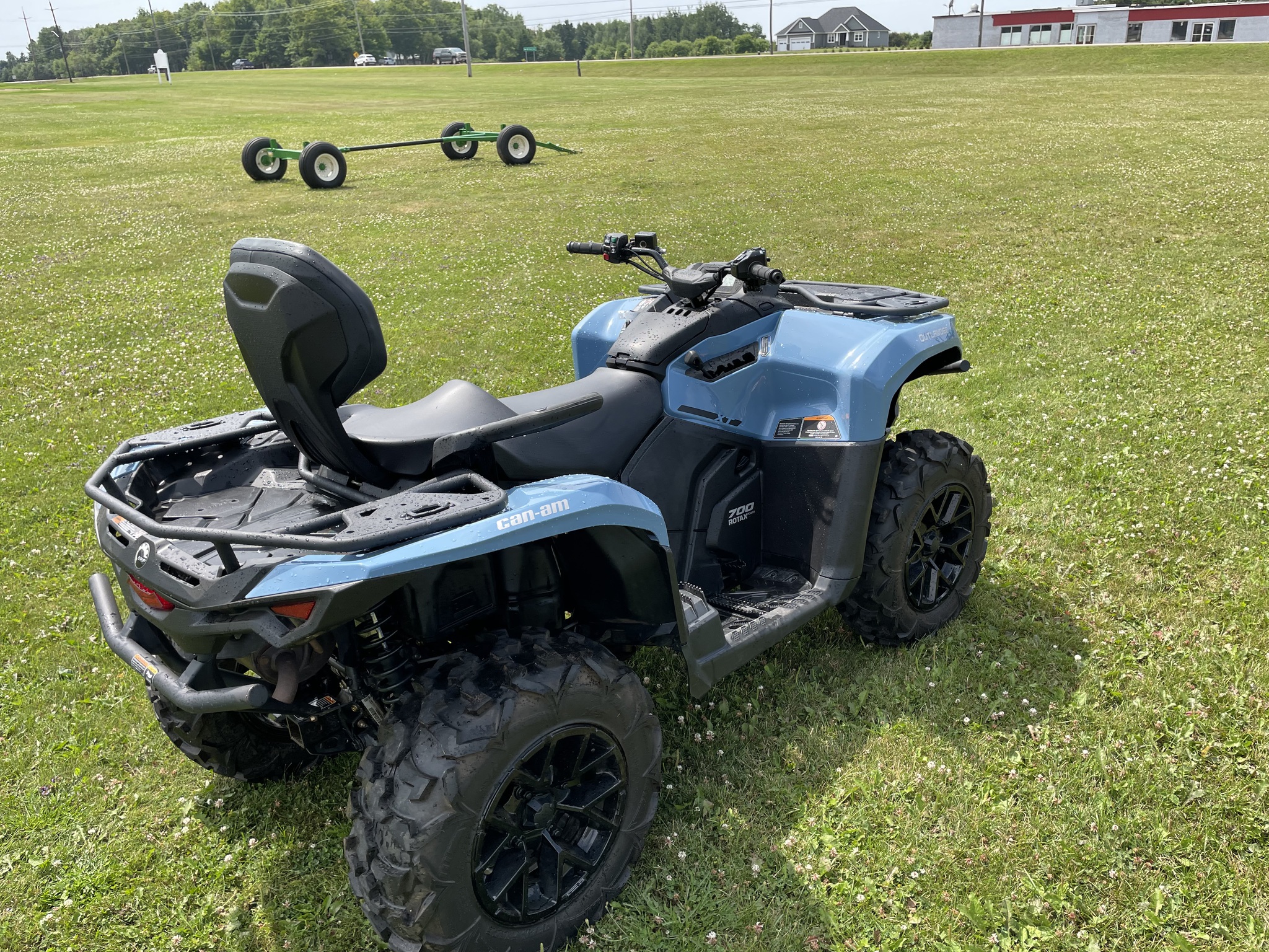 2025 Can-Am Outlander MAX XT 700 Image 5