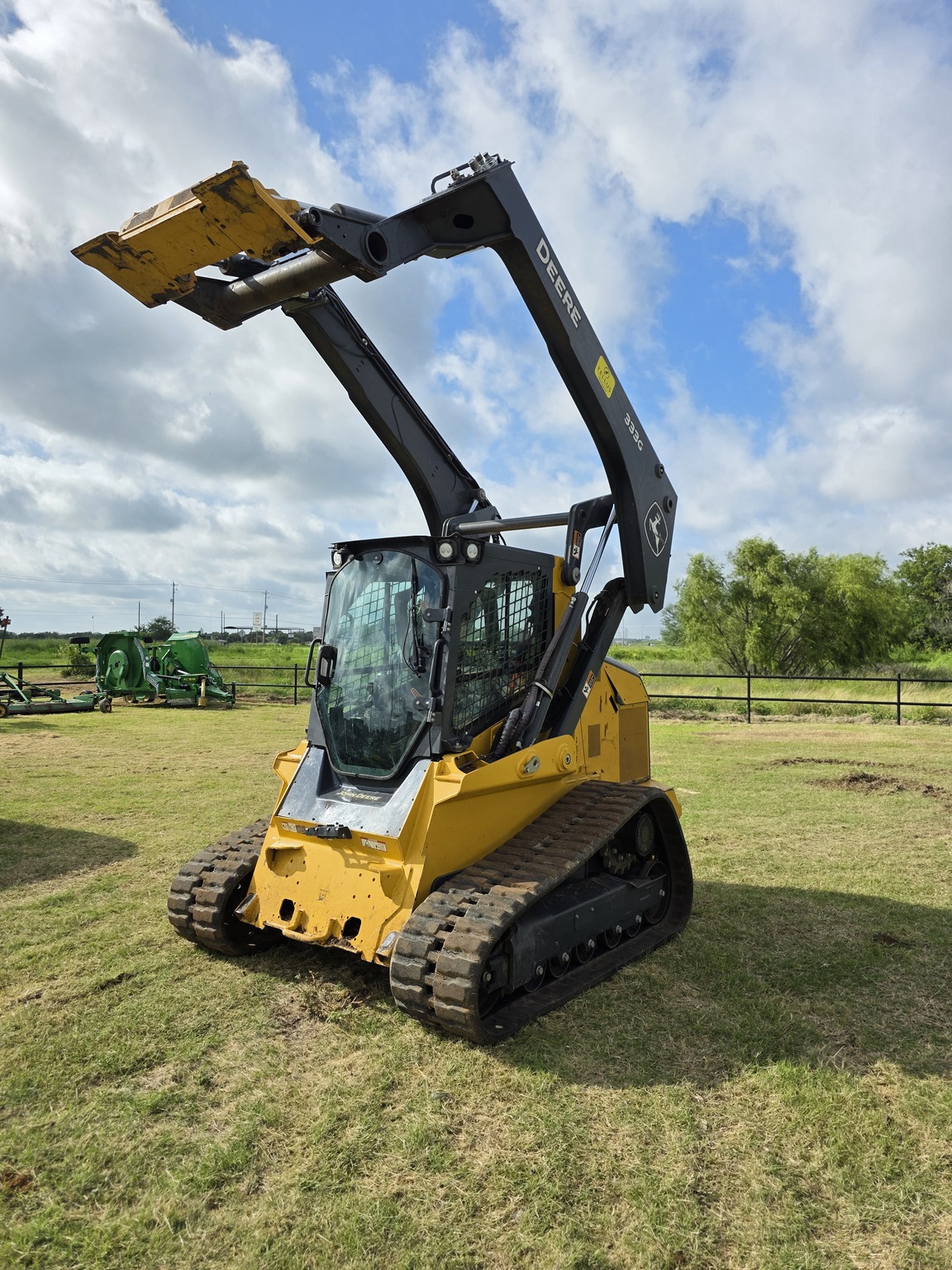 2021 John Deere 333G Image 1