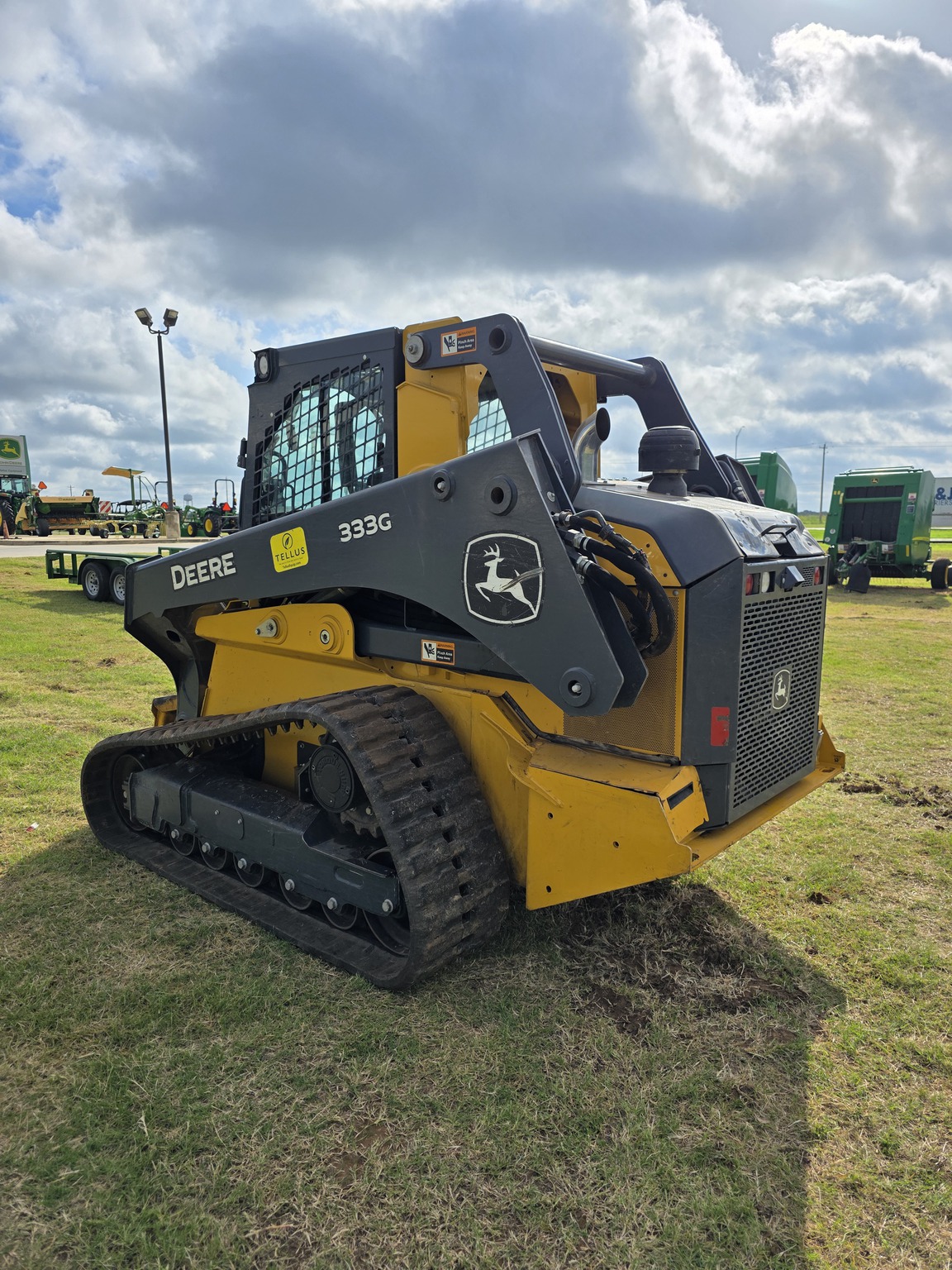 2021 John Deere 333G Image 4