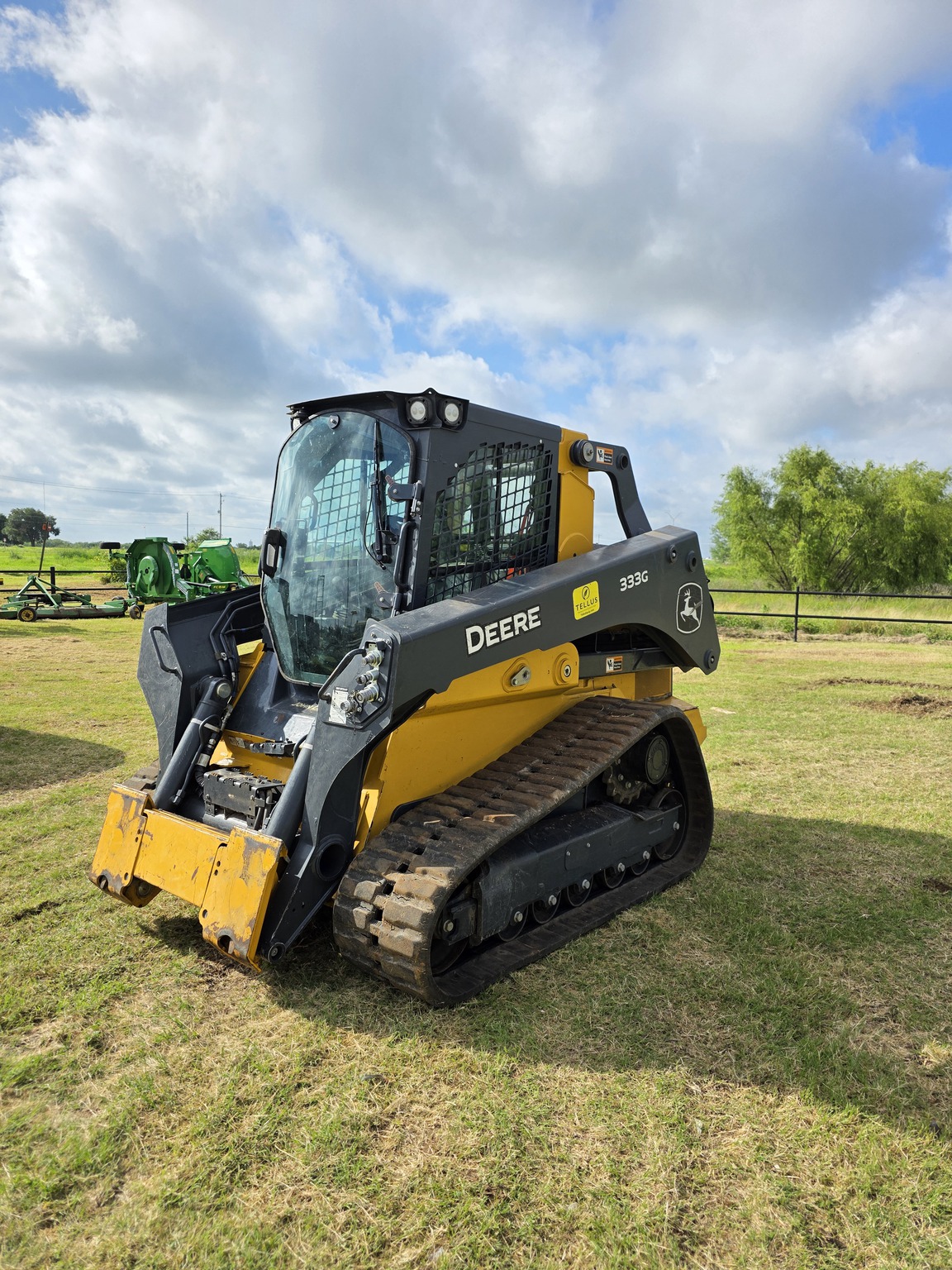 2021 John Deere 333G Image 2