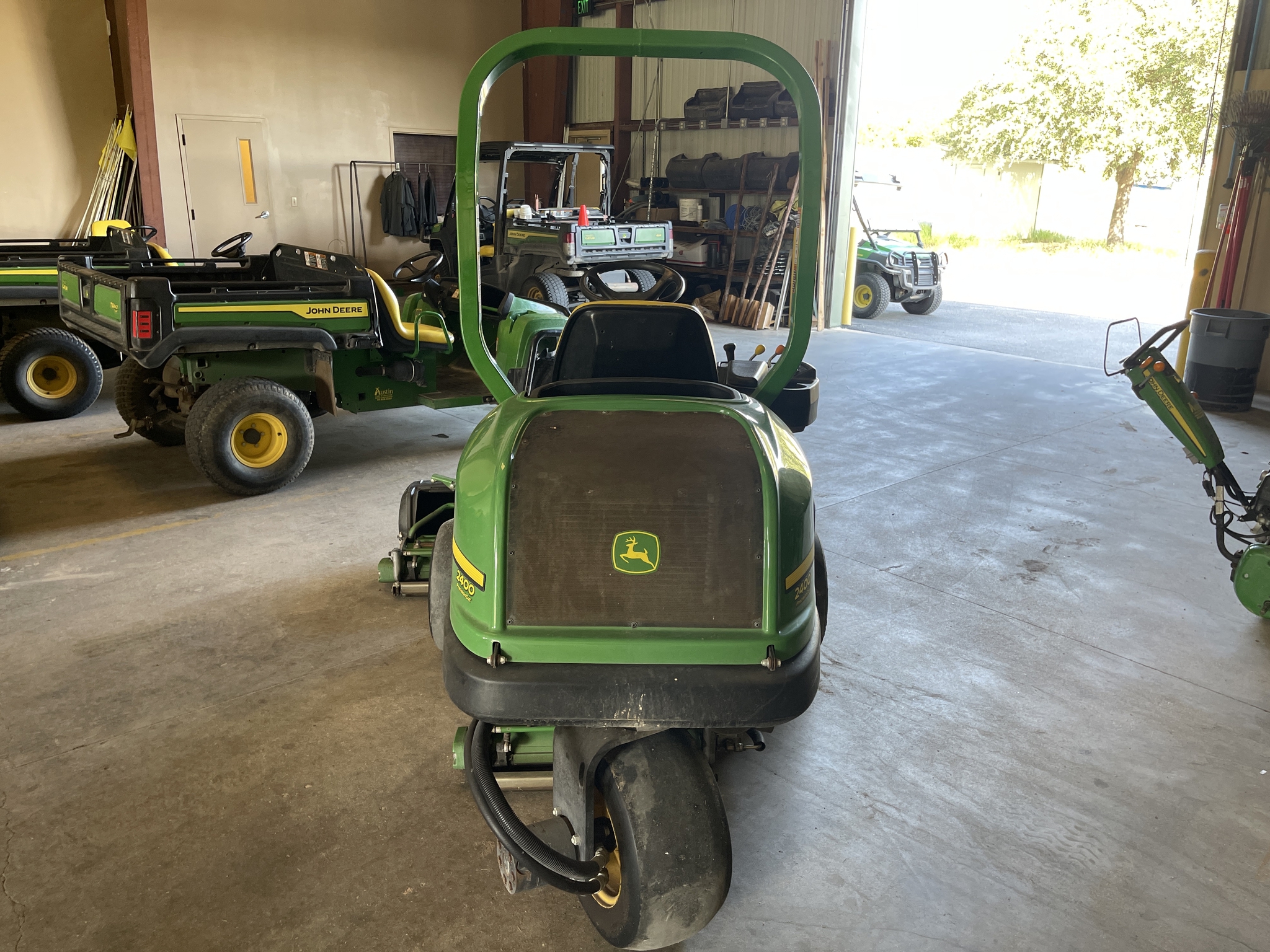 2021 John Deere 2400 Image 8