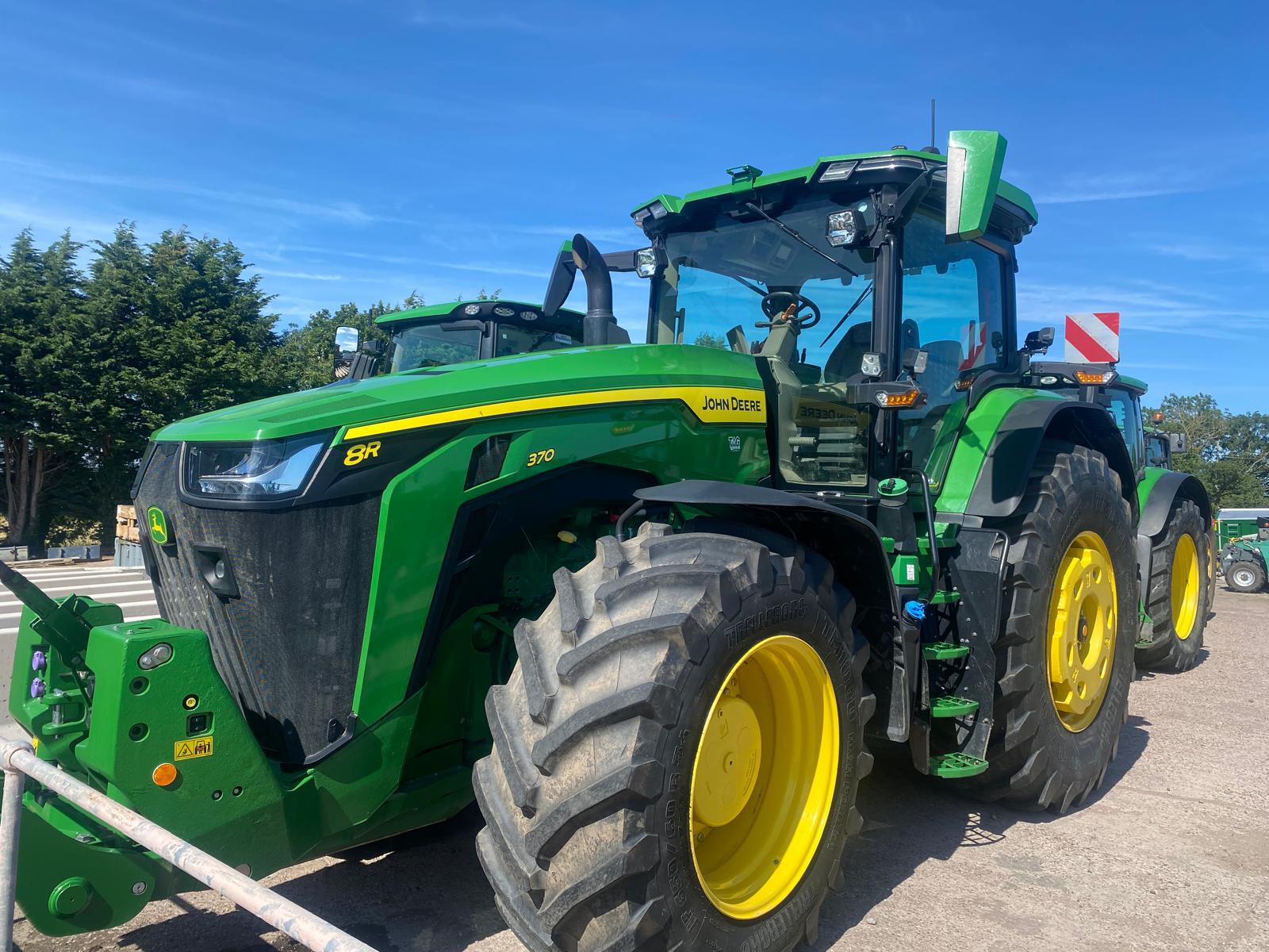 2023 John Deere 8R 370