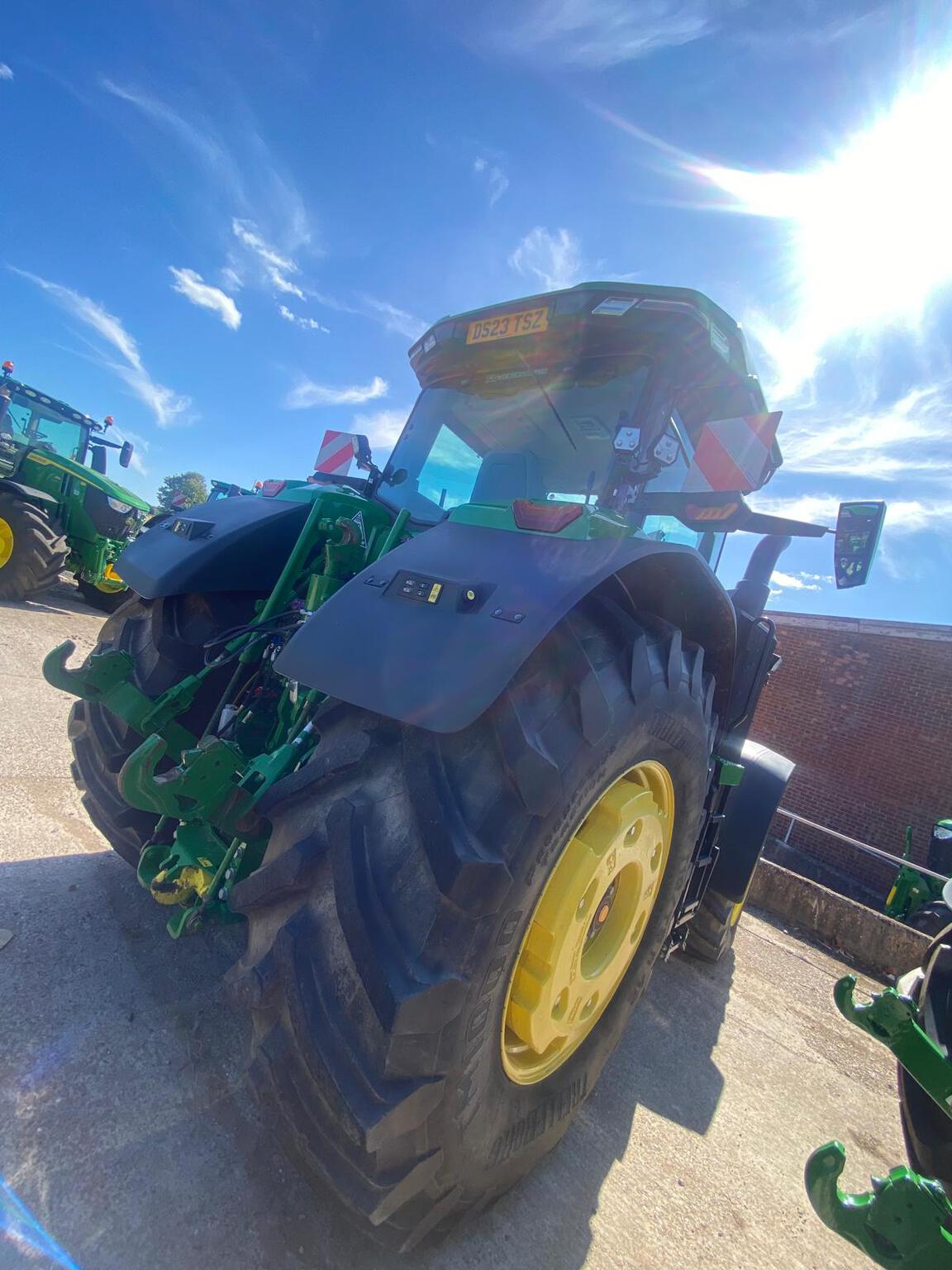 2023 John Deere 8R 370