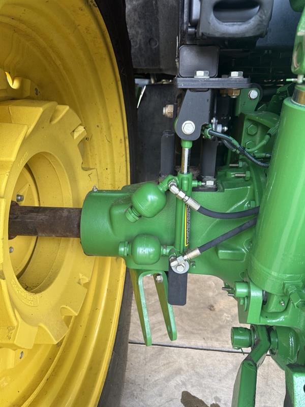 2015 John Deere 6150R Image 35