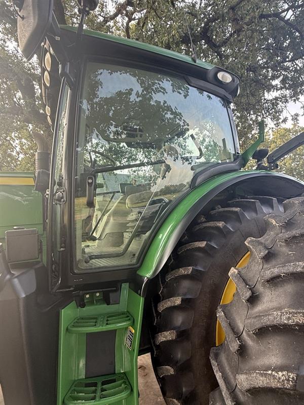 2015 John Deere 6150R Image 17